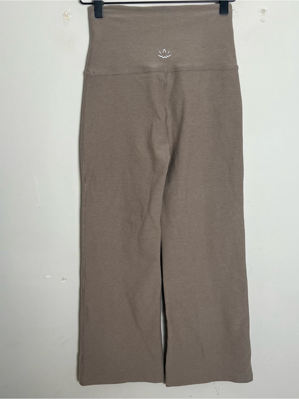 BEYOND YOGA- Spacedye Retro Cropped Flare Pant Birch Heather Size S - Picture 4 of 6